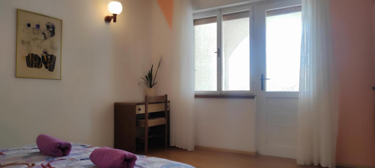 Sea Breeze Apartments With Private Beach And Boat Anchorage Стара Новаля Екстер'єр фото
