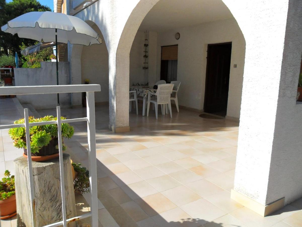 Sea Breeze Apartments With Private Beach And Boat Anchorage Стара Новаля Екстер'єр фото