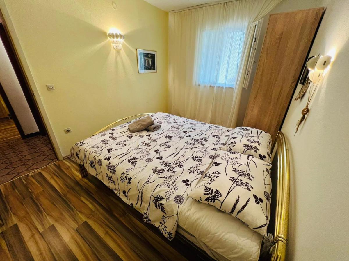 Sea Breeze Apartments With Private Beach And Boat Anchorage Стара Новаля Екстер'єр фото