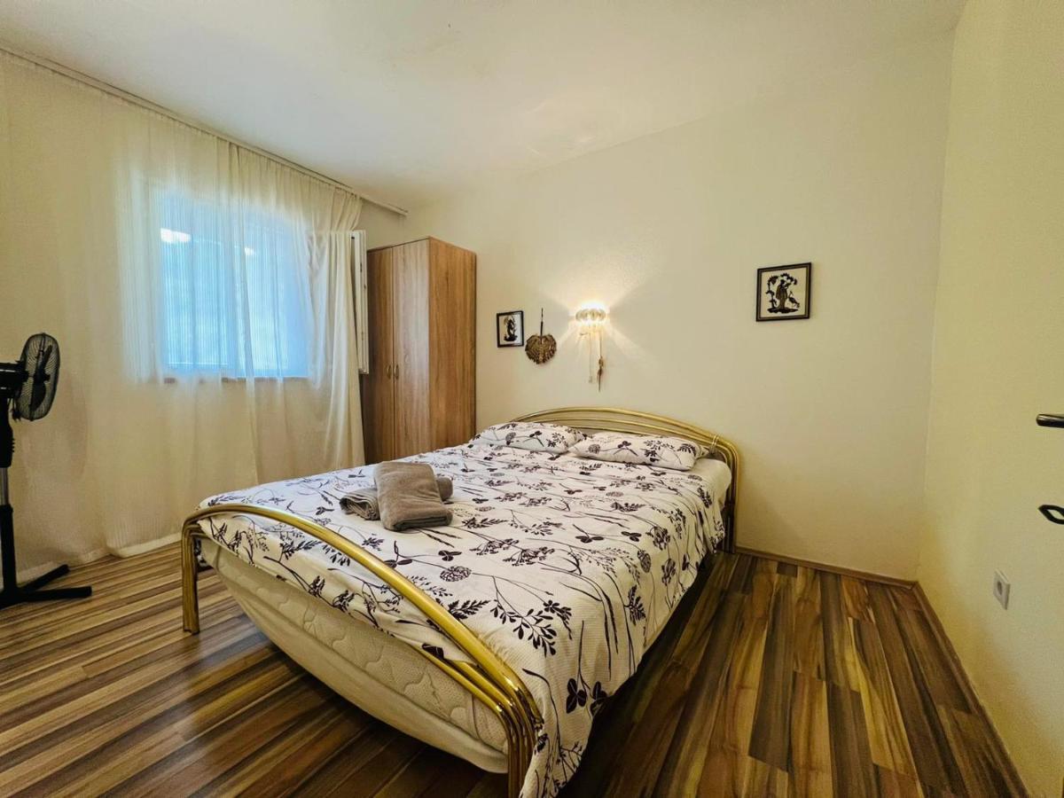 Sea Breeze Apartments With Private Beach And Boat Anchorage Стара Новаля Екстер'єр фото
