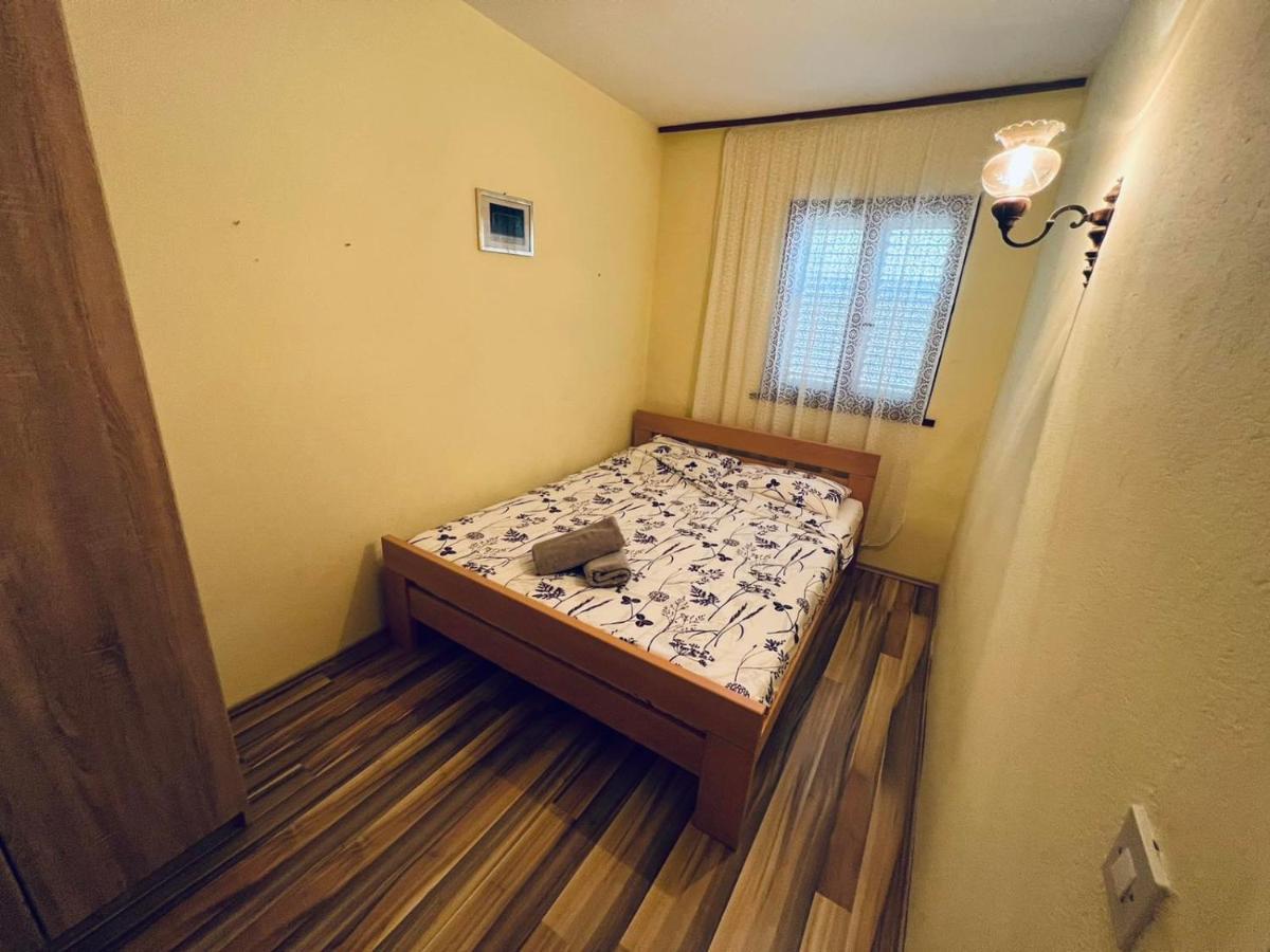 Sea Breeze Apartments With Private Beach And Boat Anchorage Стара Новаля Екстер'єр фото